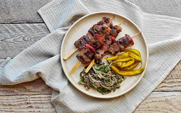 Lamb shish kebabs (Lahm meshwi)