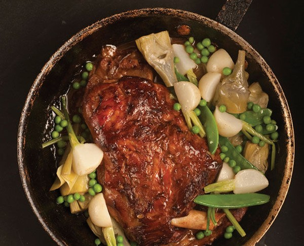 Lamb shoulder for two, condimint