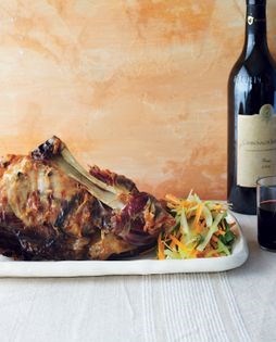 Lamb shoulder with raw vegetable salad (Spalla di agnello con insalata di pinzimonio)