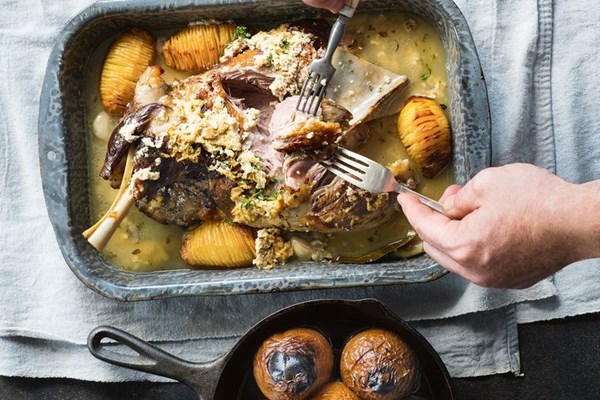 Lamb shoulder with roast pears and potatoes