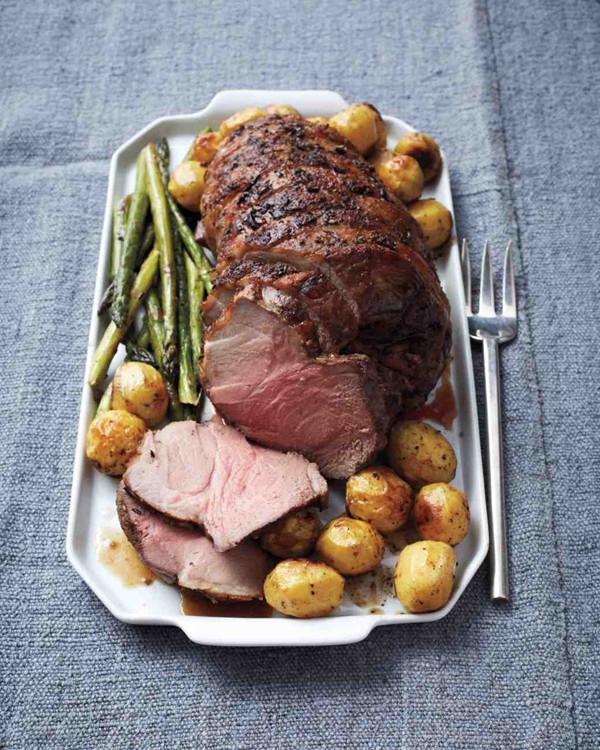 Lamb with asparagus and potatoes