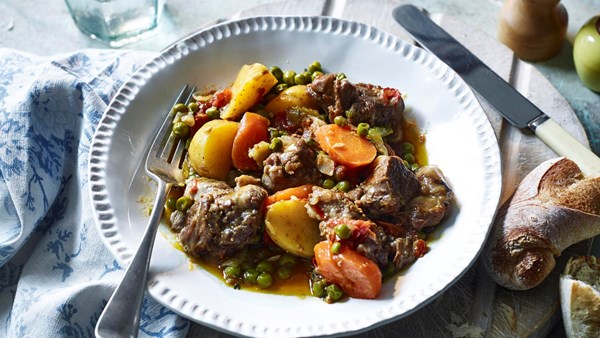 Lamb with fresh peas (Agnello con piselli freschi)
