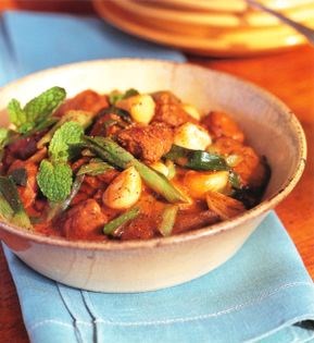 Lamb with green garlic (Kodrero con ajo fresco)