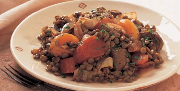 Lamb with lentils and apricots