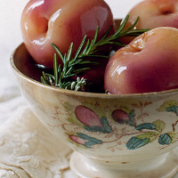 Languedoc-Roussillon's white peaches in muscat