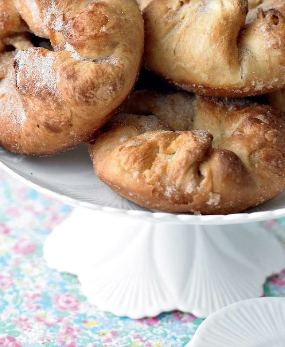 Lardy cakes