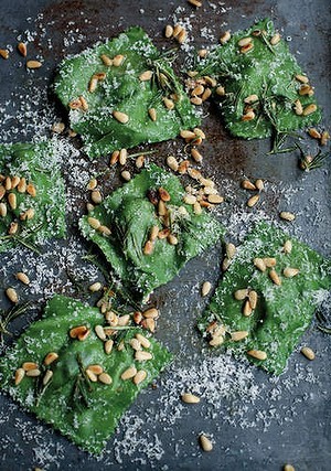 Large green ravioli stuffed with burrata (Ravioloni verdi con burrata)