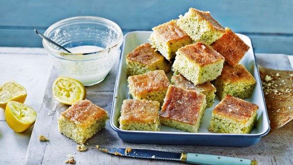 Large lemon drizzle traybake
