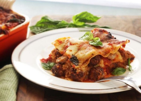  Lasagna with sausage, smoked cheese, and meatballs (Lasagna Napoletana)