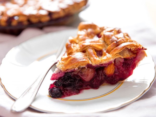 Late-summer mixed-fruit pie