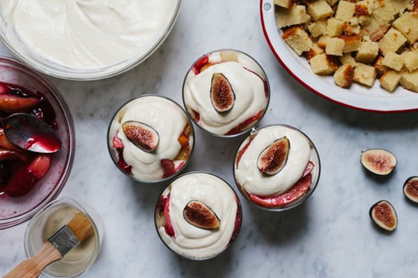 Late summer trifle (with almond pound cake, vanilla cream and roasted fruit)