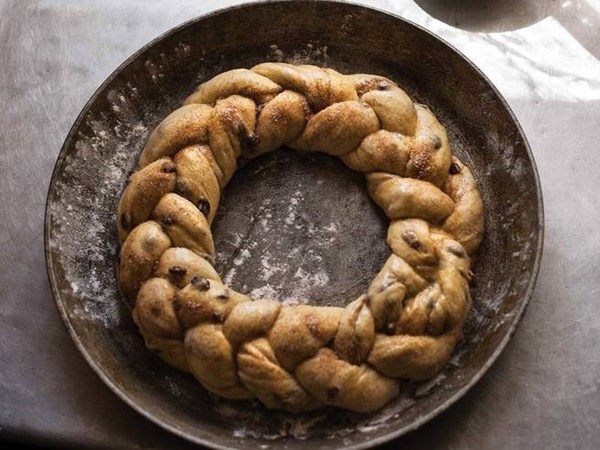 Latvian braided birthday cake (Klingeris)