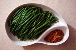 Laura Bush's green beans with anchovy butter