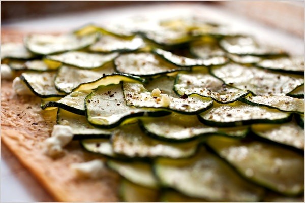 Lavash pizza with zucchini and goat cheese