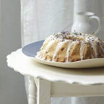 Lavender & honey tea cake