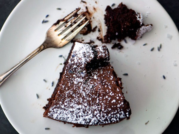 Lavender-Earl Grey flourless chocolate cake