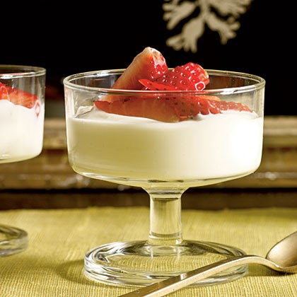 Lavender-scented strawberries with honey cream