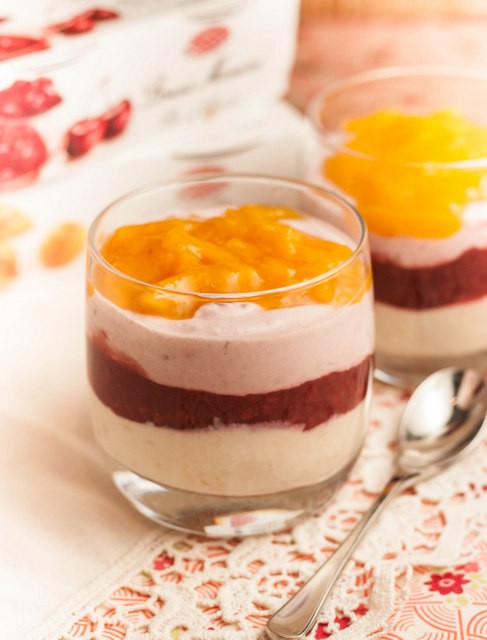 Layered fruit and quark pots