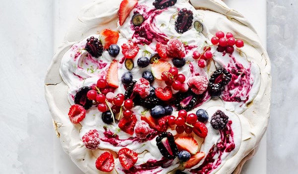Layered Pavlova with coconut cream