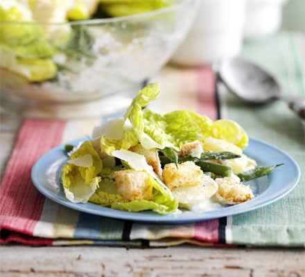 Layered salad with Parmesan croutons