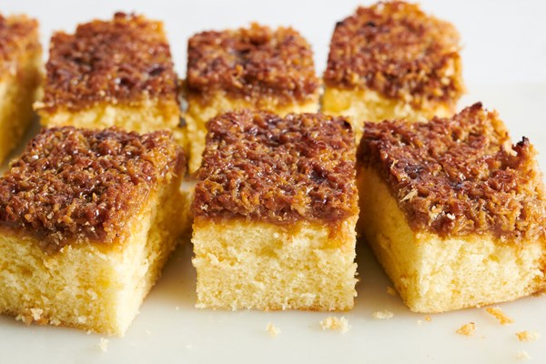 Lazy daisy cake (Danish dream cake / Drømmekage)