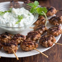 Lazy meatball kebabs with yogurt