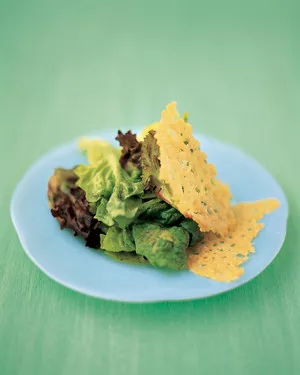 Leaf-lettuce salad with Parmesan crisps