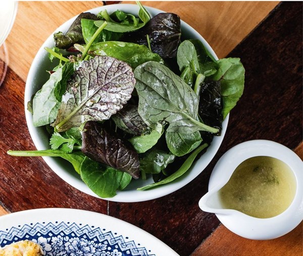 Leaf salad with thyme & honey dressing