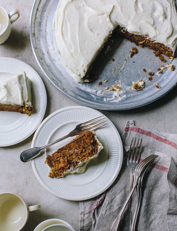 Lea's carrot-parsnip-walnut cake with maple-Cloumage frosting
