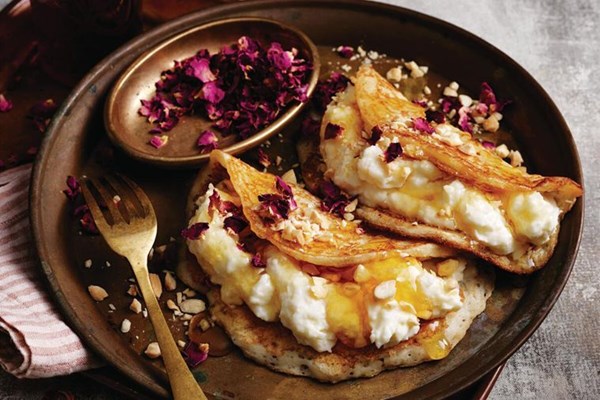Lebanese pancakes with cream (Atayef with ashta)