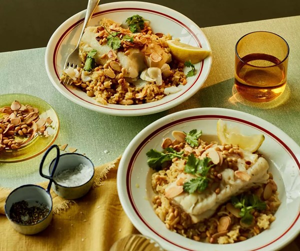 Lebanese-style fish 'risotto' with toasted nuts (Sayyadiyeh)