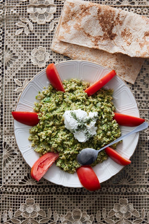 Lebanese zucchini and egg scramble with garlic and cumin (Ejjeh bi koussa)