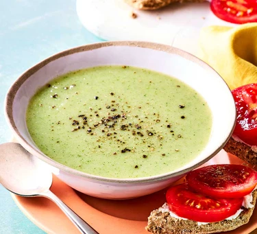Leek & broccoli soup with cheesy scones