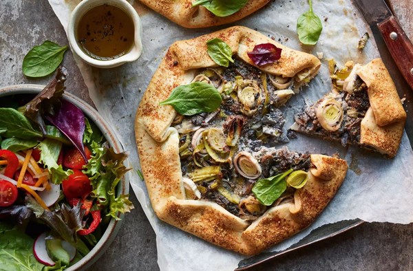 Leek & mushroom galettes with 'cheesy' pastry