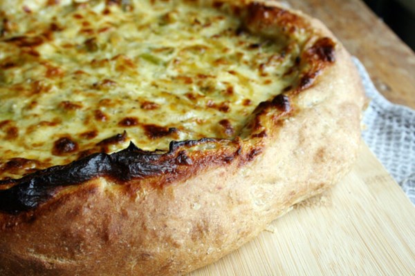 Leek and fennel pizza pie