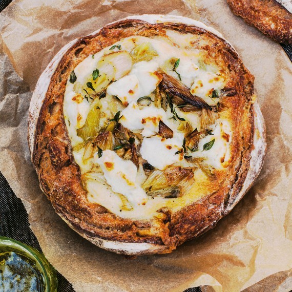 Leek and goat's cheese picnic loaf