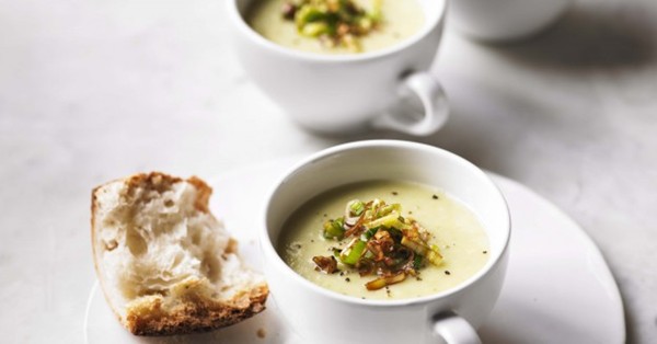 Leek and potato soup with frizzled leeks