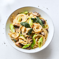 Leek carbonara with mushrooms and sage