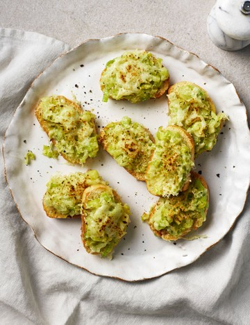 Leek fondue toasts