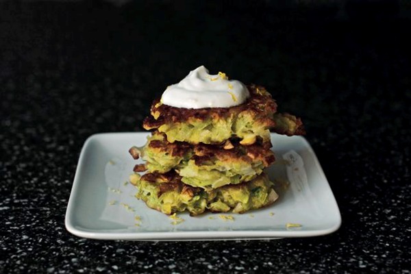 Leek fritters with garlic and lemon