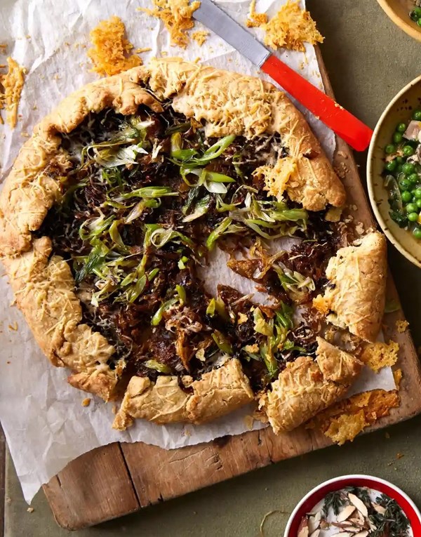 Leek, onion and garlic galette
