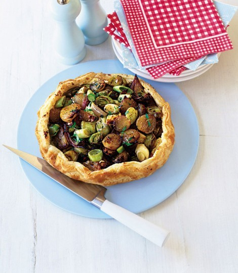 Leek, red onion and thyme puff pastry tart