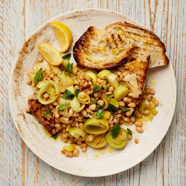 Leek, saffron and haricot beans