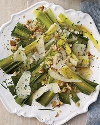 Leek salad with walnuts and Tomme de Brebis