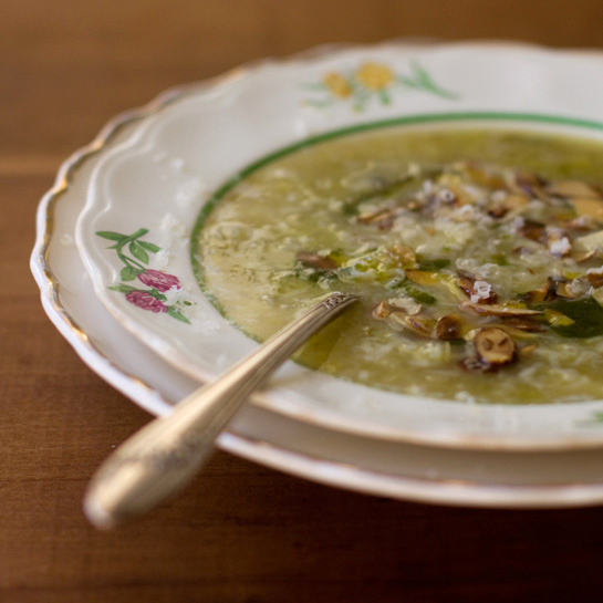 Leek soup with dill oil