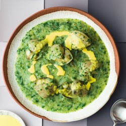 Leek, spinach, potato and clam soup