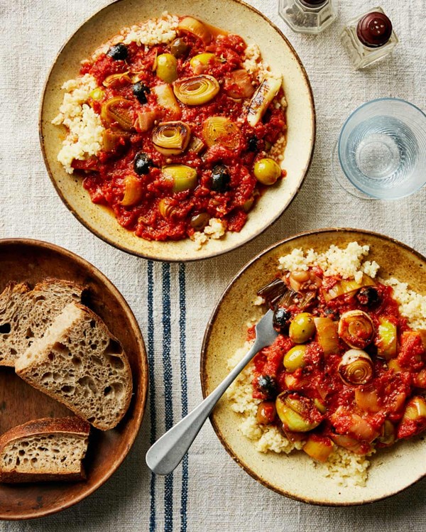 Leek stew with olives (Mâncare de praz cu mǎsline)