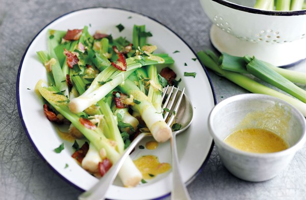 Leek vinaigrette with crispy bacon