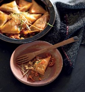 Leeks stuffed with chicken and chestnuts (Pirasa sarma)
