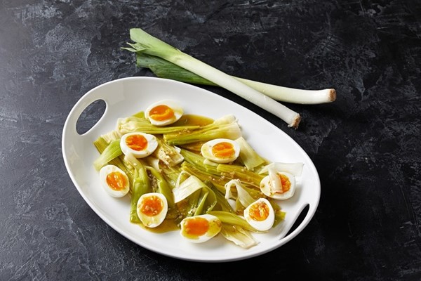 Leeks vinaigrette with egg